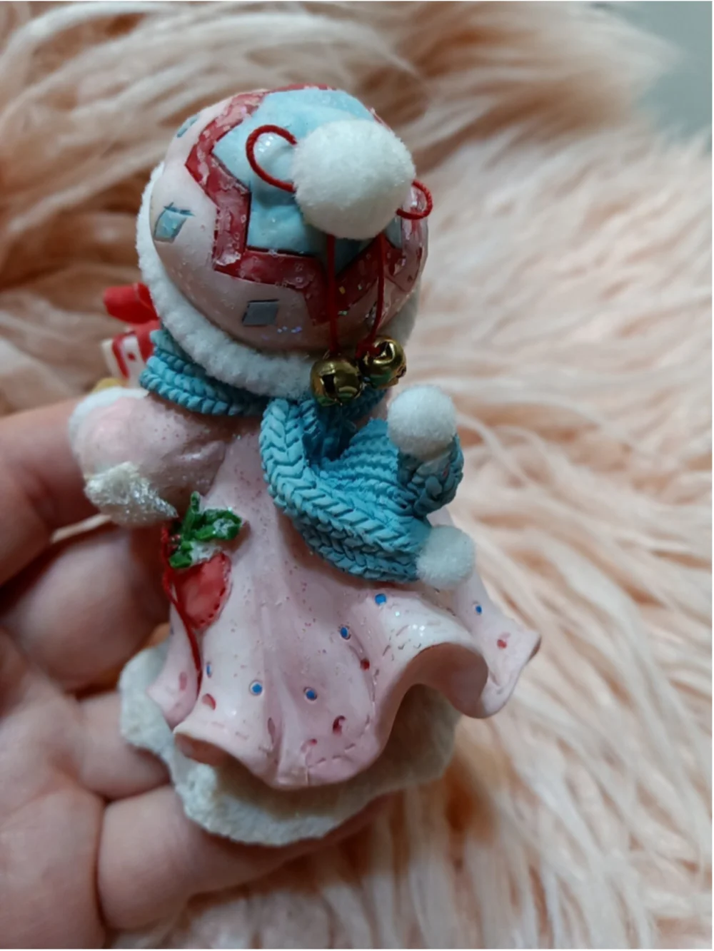 Cherished Teddies Winter Christmas Pink Glitter Coat Holding A Gift Happy Hearts